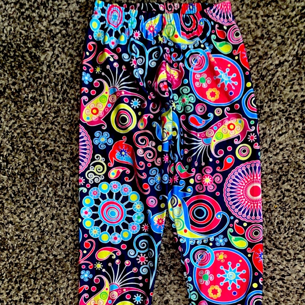 LOTUS LEGGINGS💜🖤💙💚 Size Small. ✨Funky Print Leggings✨